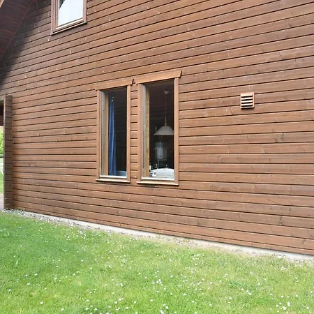 Nyaraló Doppelhaushaelfte In